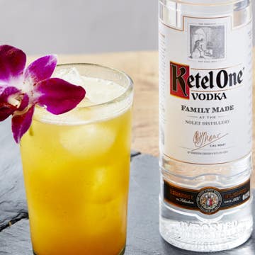 Clean Turmeric Ginger Cocktail